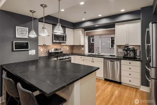 $1,439,900 | 1416 6th Avenue North, Seattle, WA 98109