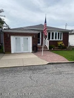 $765,000 | 26 Iowa Place | Westerleigh