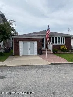 $765,000 | 26 Iowa Place | Westerleigh