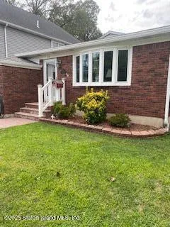 $765,000 | 26 Iowa Place | Westerleigh