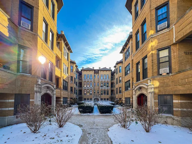 $1,700 | 1337 West Lunt Avenue, Unit 2L, Chicago, IL 60626