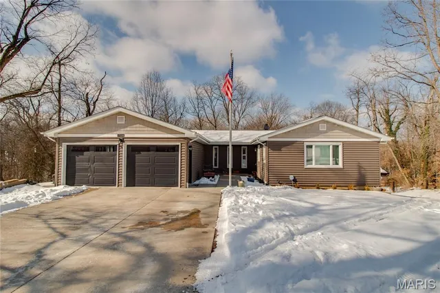 $299,900 | 1705 Cordell Court, Godfrey, IL 62035