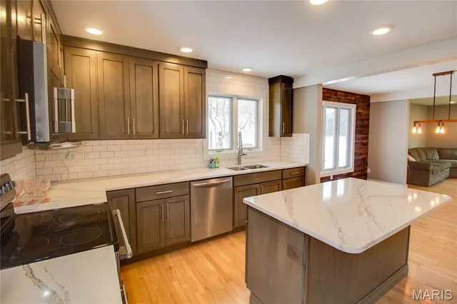 $299,900 | 1705 Cordell Court, Godfrey, IL 62035