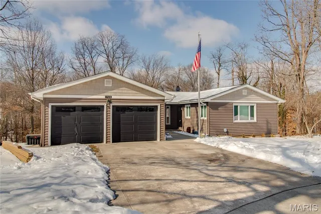 $299,900 | 1705 Cordell Court, Godfrey, IL 62035