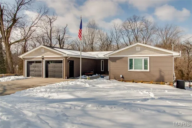 $299,900 | 1705 Cordell Court, Godfrey, IL 62035
