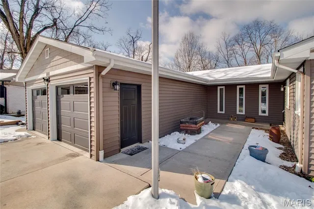 $299,900 | 1705 Cordell Court, Godfrey, IL 62035