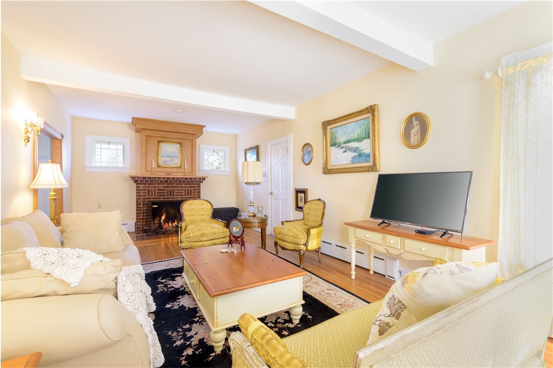 3338 East Main Road Portsmouth, RI 02871 - Photo 6 of 31 Gallery Image 6