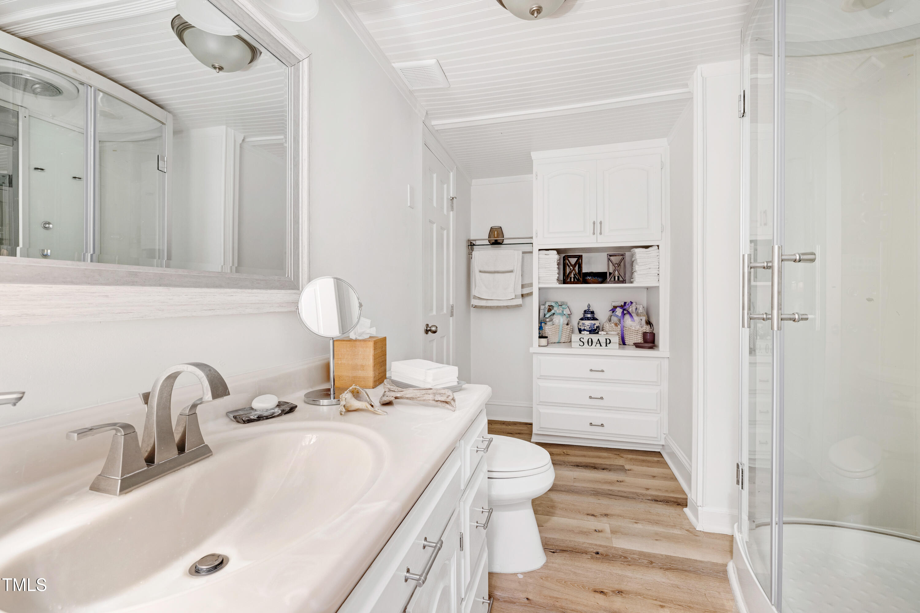 112 Queensferry Road Cary, NC 27511 - Photo 19 of 41 a bathroom with a sink and a mirror