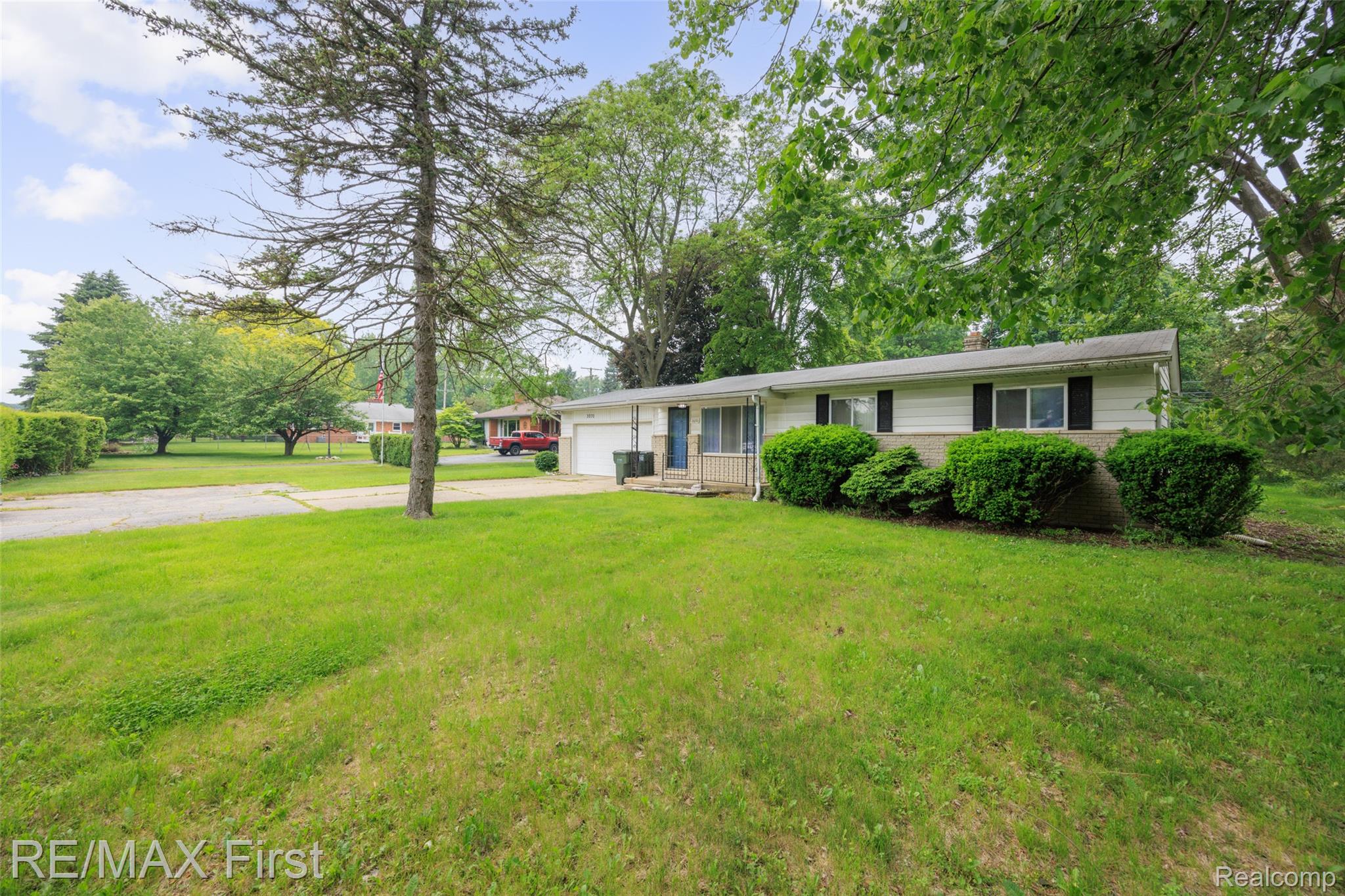 2070 Walton Blvd. Rochester, MI 48309 - Photo 3 of 25 2070 Walton Blvd 03.jpg