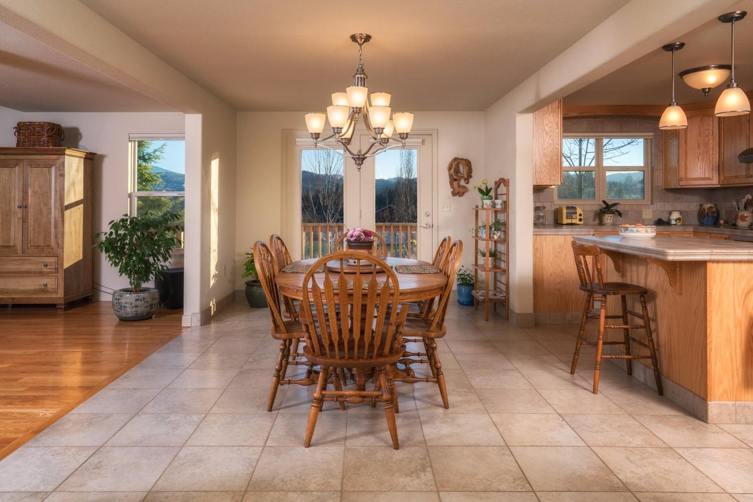 3910 Jonathan Way Central Point, OR 97502 - Photo 7 of 25 Additional Photo