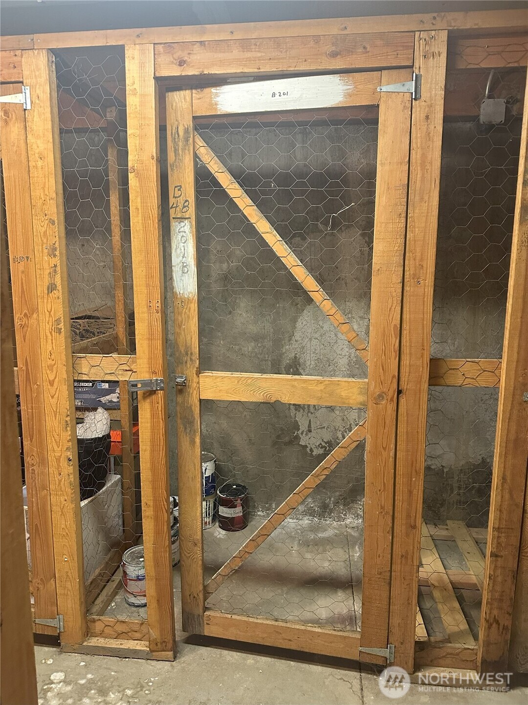 7021 Sand Point Way Northeast, Unit B201 Seattle, WA 98115 - Photo 22 of 29 view of living room