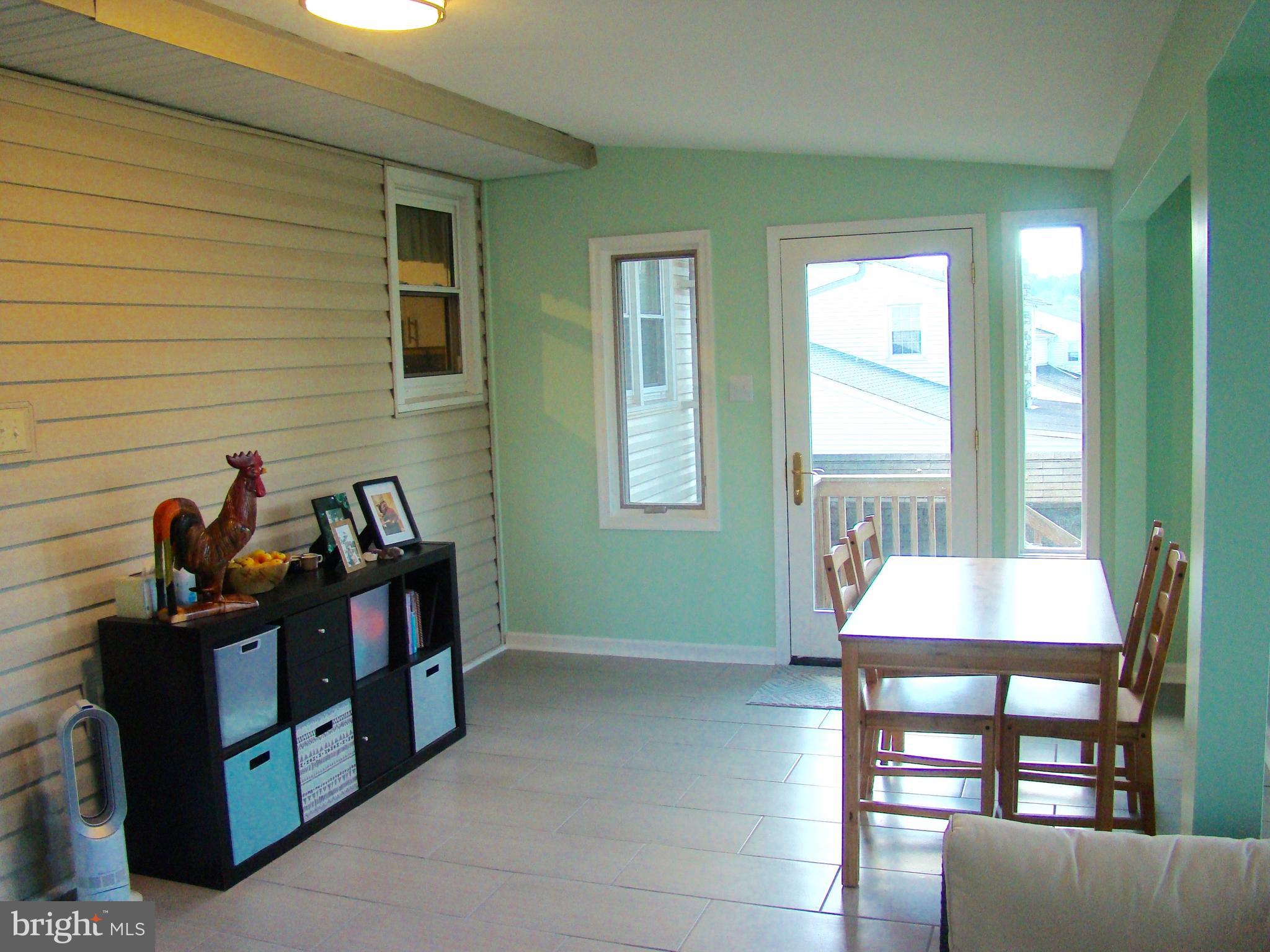 513 Defoe Road Hockessin, DE 19707 - Photo 15 of 41 Sun Room