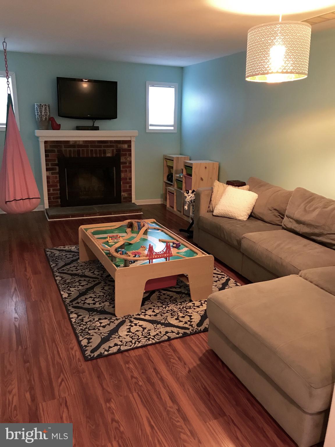 513 Defoe Road Hockessin, DE 19707 - Photo 33 of 41 Family Room