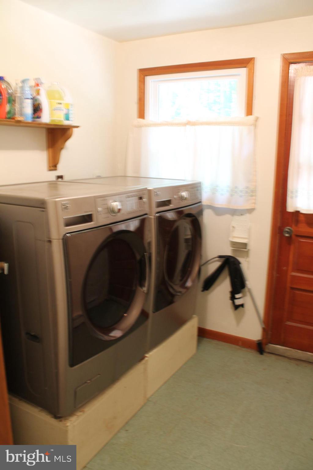 306 Liberty Road Reedville, VA 22539 - Photo 39 of 43 laundry room