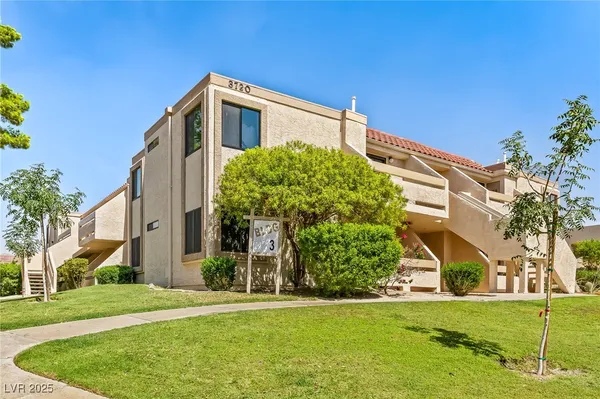 $149,900 | 3720 Desert Marina Drive, Unit 32, Laughlin, NV 89029