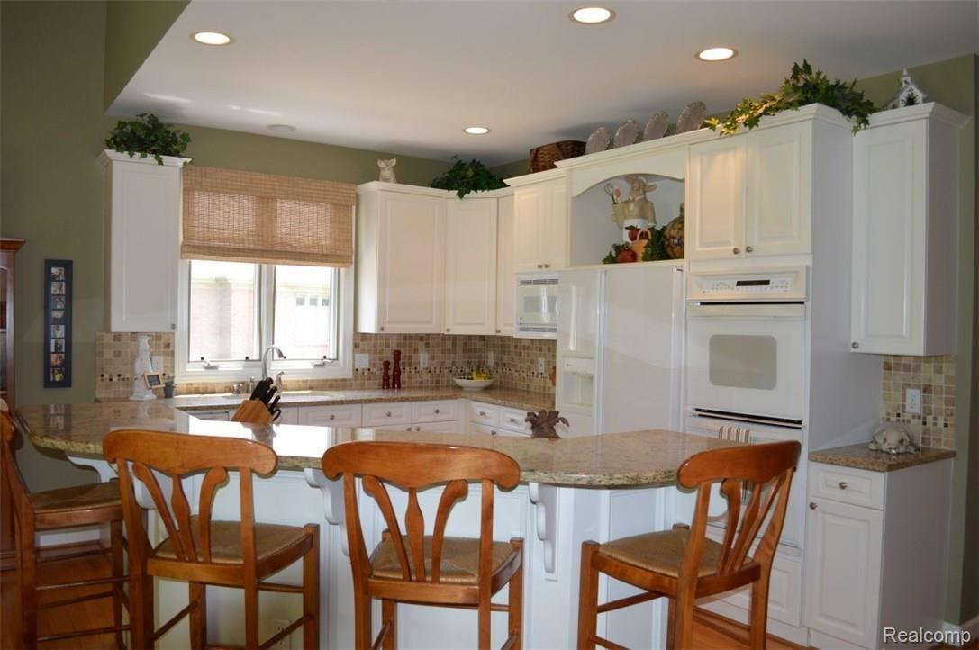 1726 Spring Creek Drive Rochester, MI 48306 - Photo 3 of 41 DSC_4127.JPG