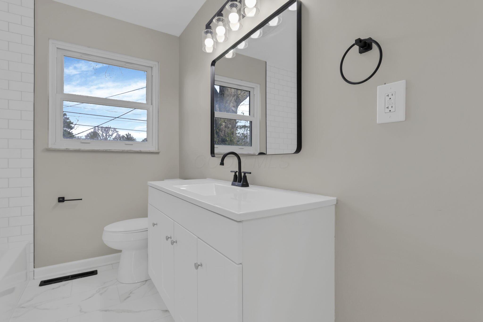 389 Deerfield Road Columbus, OH 43228 - Photo 12 of 34 First floor full bathroom