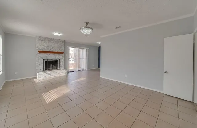 a view of livingroom with furniture