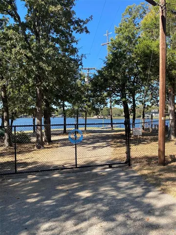 $269,000 | 114 Lowe Drive, Mabank, TX 75156