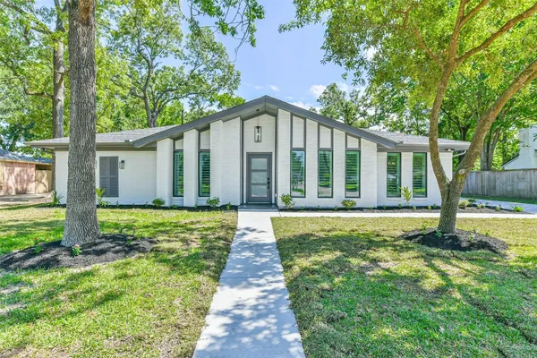 $3,000 | 4102 Honey Oaks Drive, Taylor Lake Village, TX 77586