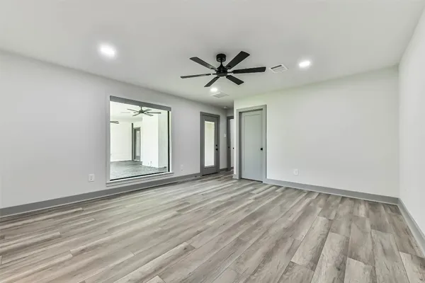 $3,000 | 4102 Honey Oaks Drive, Taylor Lake Village, TX 77586