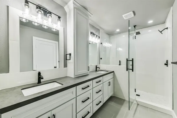 $3,000 | 4102 Honey Oaks Drive, Taylor Lake Village, TX 77586