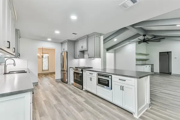 $3,000 | 4102 Honey Oaks Drive, Taylor Lake Village, TX 77586