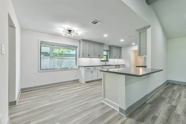 $3,000 | 4102 Honey Oaks Drive, Taylor Lake Village, TX 77586