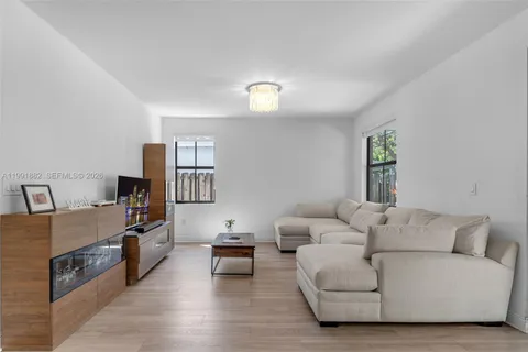 $925,000 | 9761 Northwest 9th Street, Miami, FL 33172