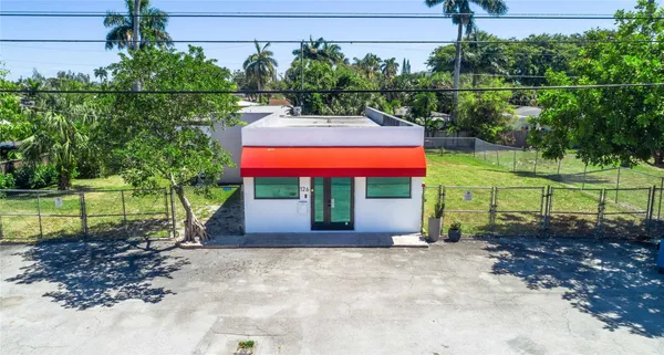$5,900 | 126 Northeast 1st Avenue, Dania Beach, FL 33004