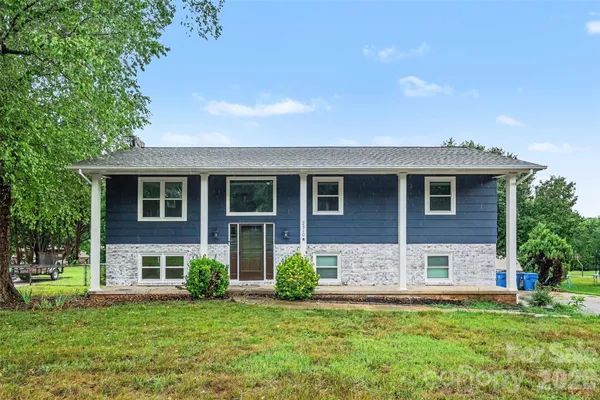 $365,000 | 2310 24th Avenue Northeast, Hickory, NC 28601
