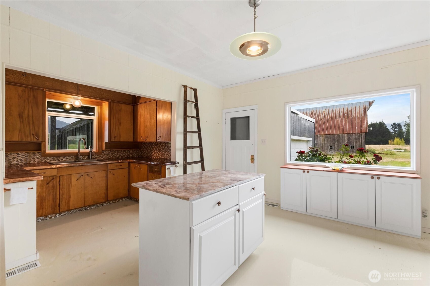 30731 Walberg Road Sedro-Woolley, WA 98284 - Photo 4 of 40 Gallery Image 4