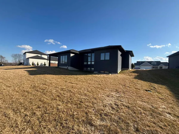 $695,000 | 6161 Bateleur Court, Fort Wayne, IN 46845