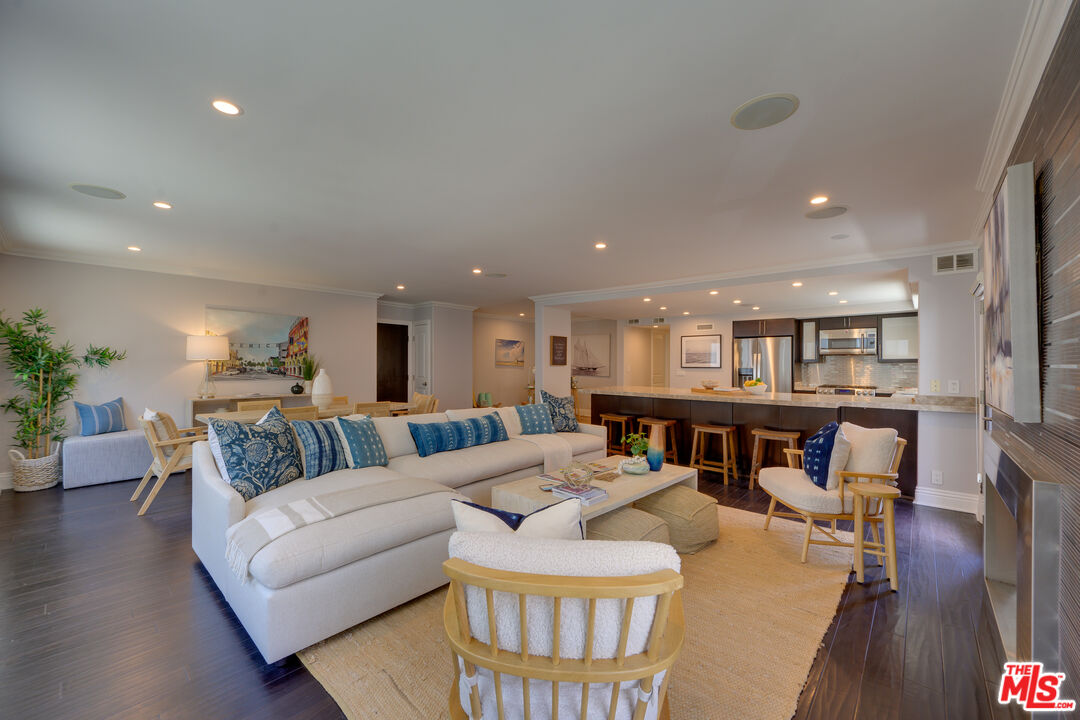 14 Driftwood Street, Unit 3, Marina del Rey, CA 90292 Compass