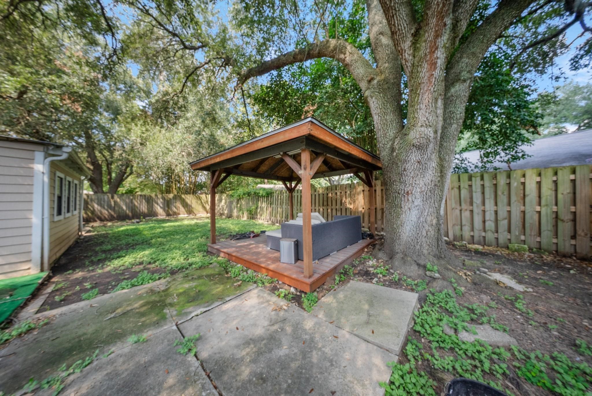 15738 Tammany Lane Houston, TX 77082 - Photo 10 of 22 a front view of a house with garden