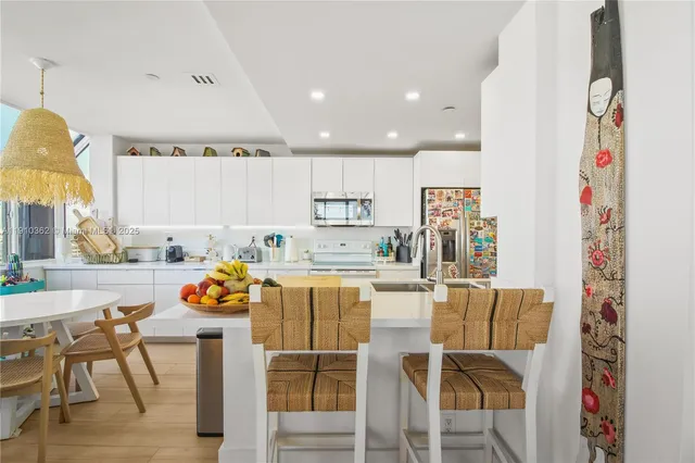 $2,900,300 | 151 Crandon Boulevard, Unit 1136, Key Biscayne, FL 33149