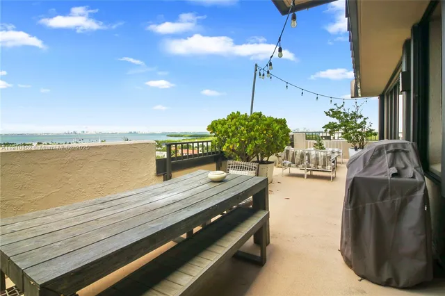 $2,900,300 | 151 Crandon Boulevard, Unit 1136, Key Biscayne, FL 33149