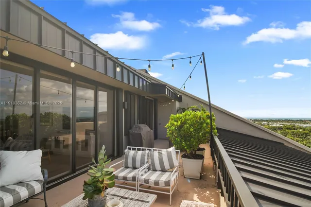 $2,900,300 | 151 Crandon Boulevard, Unit 1136, Key Biscayne, FL 33149