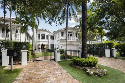 $3,600,000 | 4065 Battersea Road, Miami, FL 33133