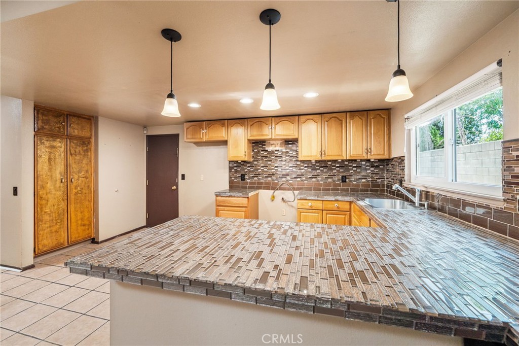 254 East Cerritos Street Rialto, CA 92376 - Photo 5 of 14 Gallery Image 5