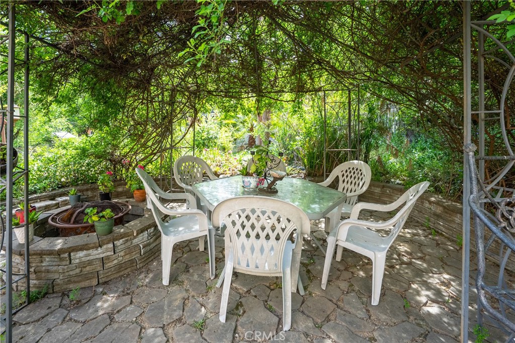 6701 East Zayante Road Felton, CA 95018 - Photo 27 of 44 a view of a chairs and table in the patio