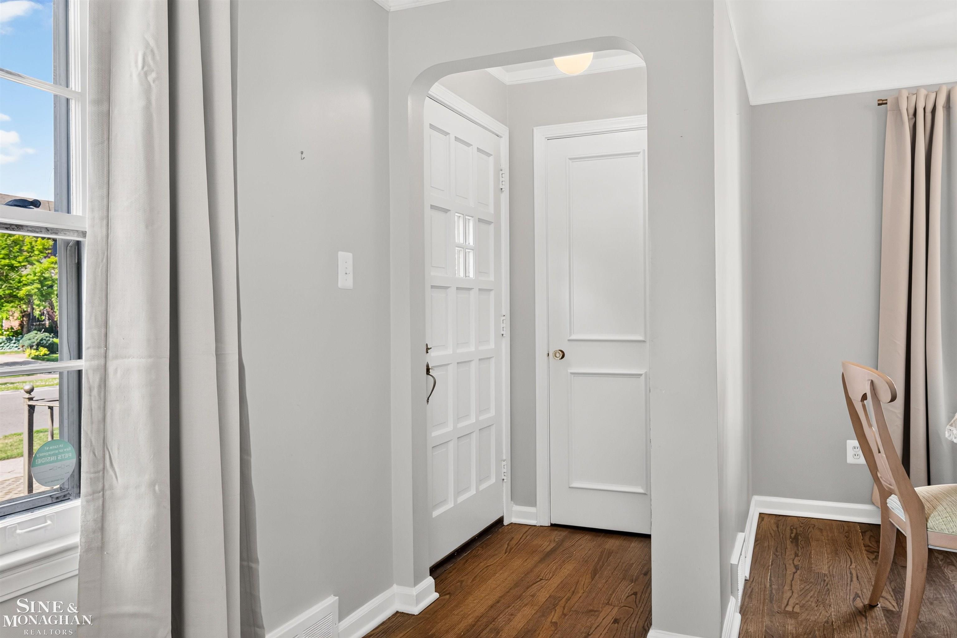1776 Hampton Road Grosse Pointe, MI 48236 - Photo 5 of 37 50213018-20ee3686-ca0c-48ef-8b9b-0223406db4dd.JPG