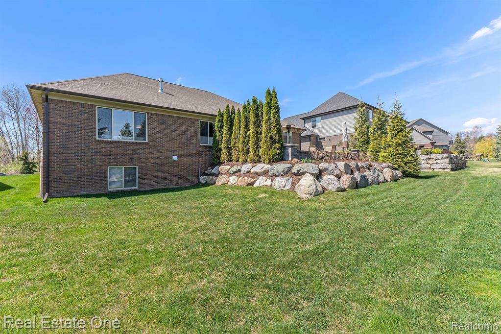 1057 Pembroke Court Rochester Hills, MI 48307 - Photo 18 of 25