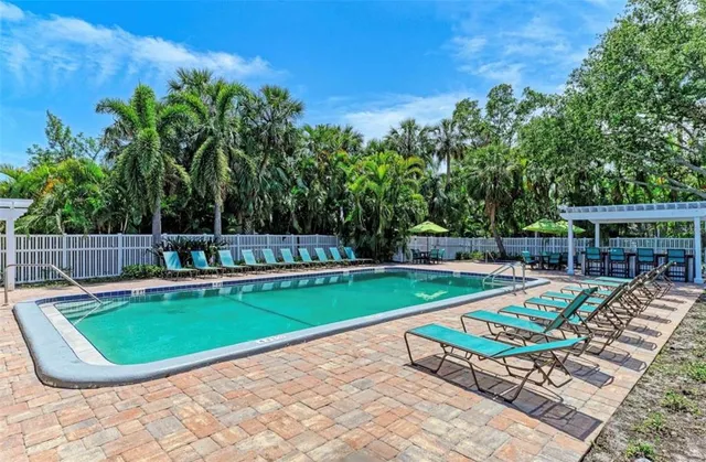 $1,250 | 5400 26th Street West, Unit F104, Bradenton, FL 34207