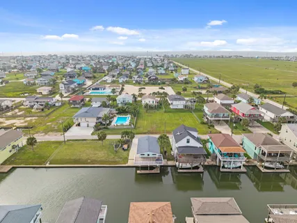 $450,000 | 16708 Cabeza De Vaca, Jamaica Beach, TX 77554