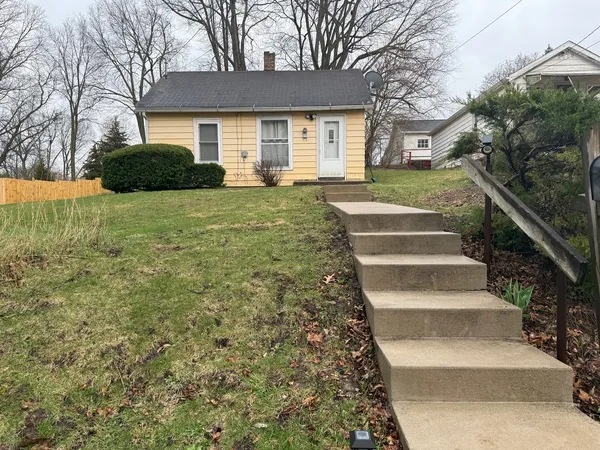 $89,900 | 707 Monroe Street, Oregon, IL 61061