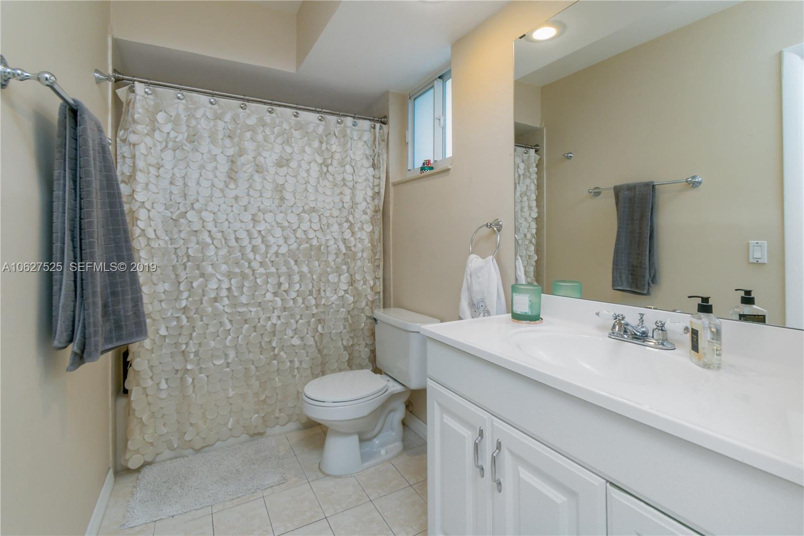 3339 West Park Road Hollywood, FL 33021 - Photo 18 of 28 a bathroom with a sink a toilet and shower