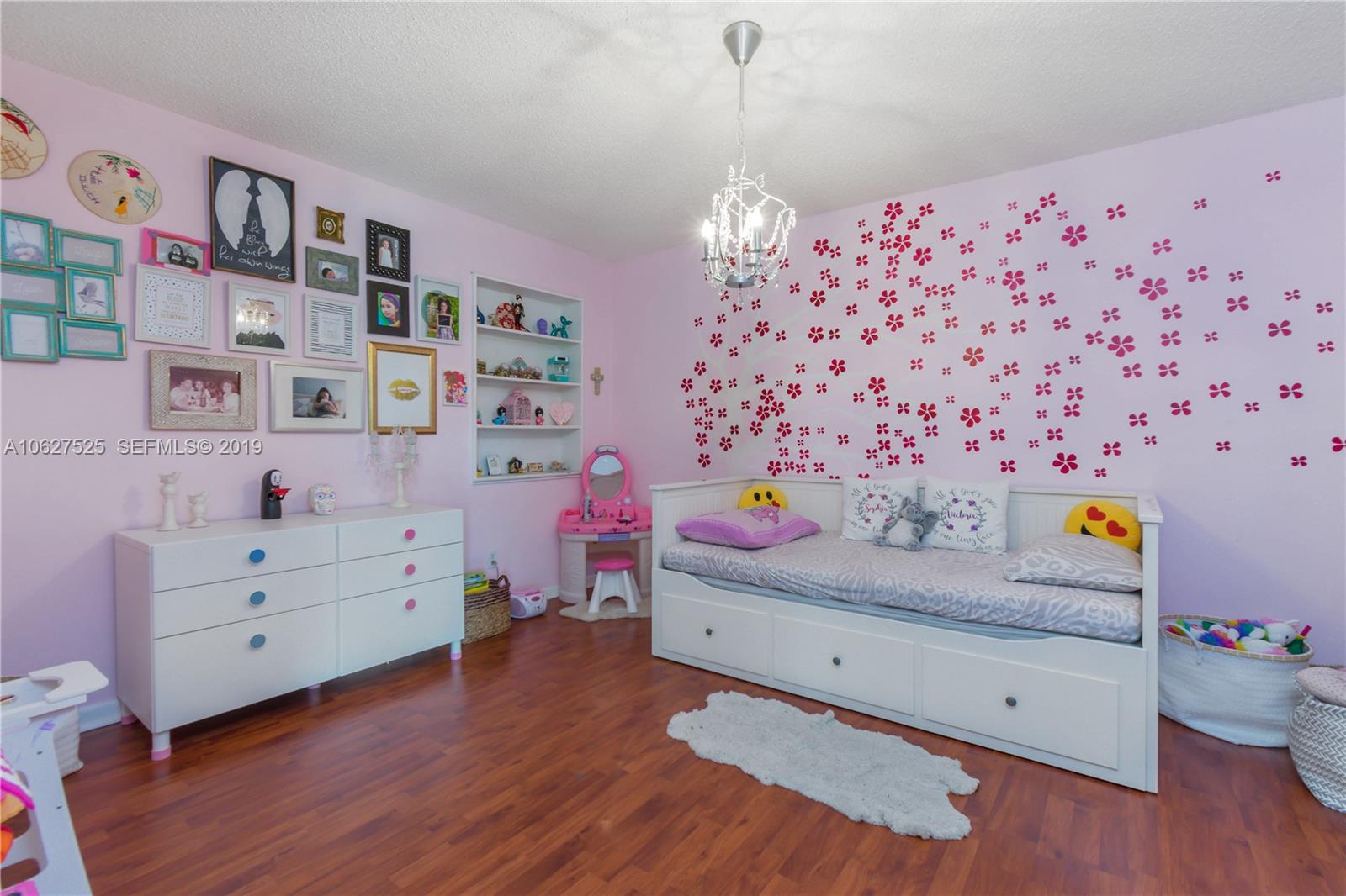 3339 West Park Road Hollywood, FL 33021 - Photo 20 of 28 a bed room with a bed and a dresser
