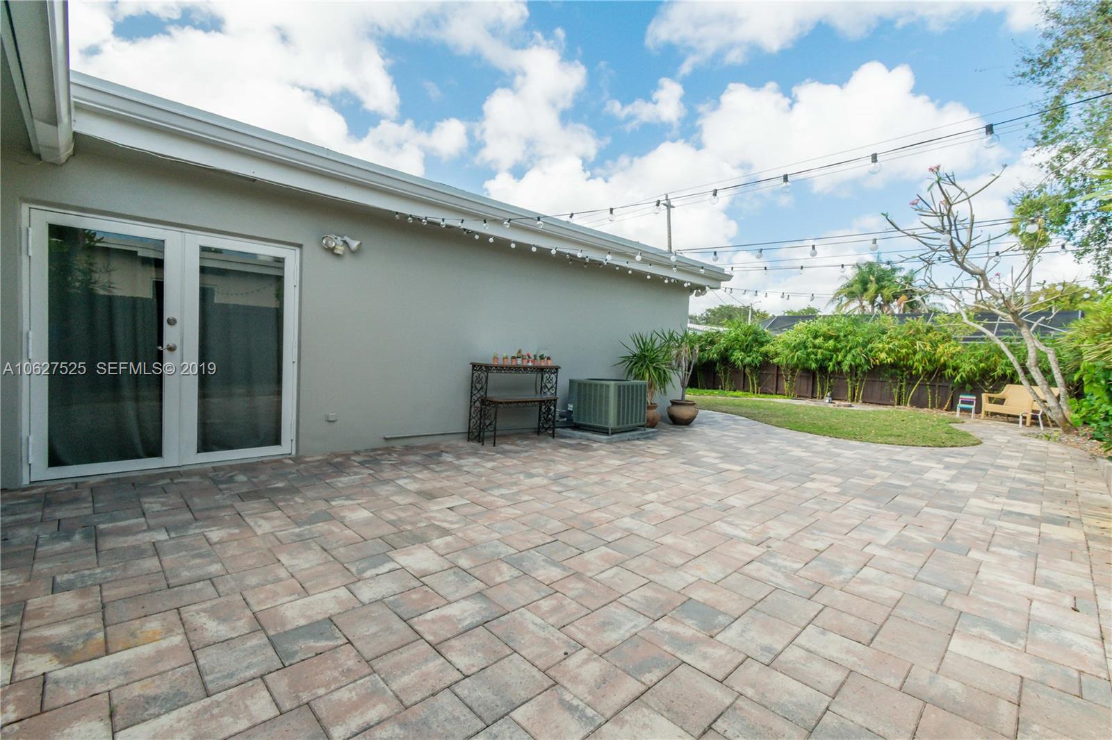 3339 West Park Road Hollywood, FL 33021 - Photo 26 of 28 a view of a backyard of a house