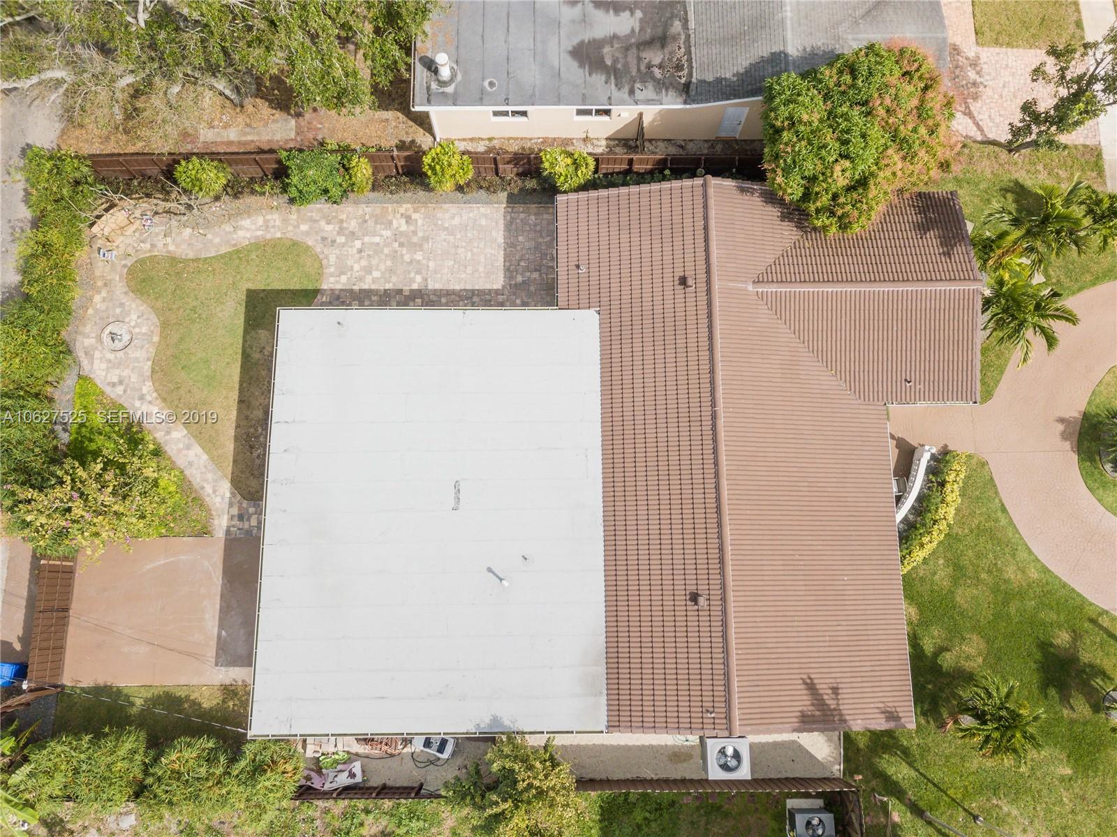 3339 West Park Road Hollywood, FL 33021 - Photo 27 of 28 an aerial view of a house with a yard and plants